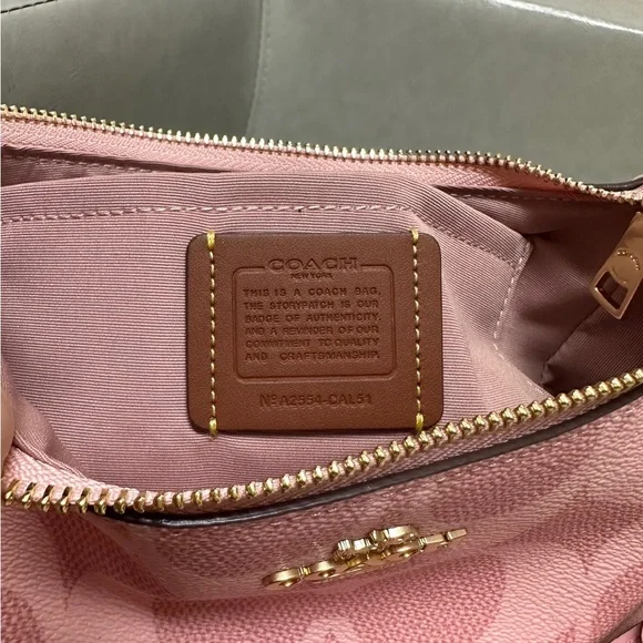 ✨Coach Teri Signature Canvas - Gold/Pink Charms - Picture 5 of 6